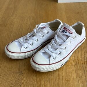 Converse White Chuck Taylor All-Star Sneakers Low Tops Women’s 6